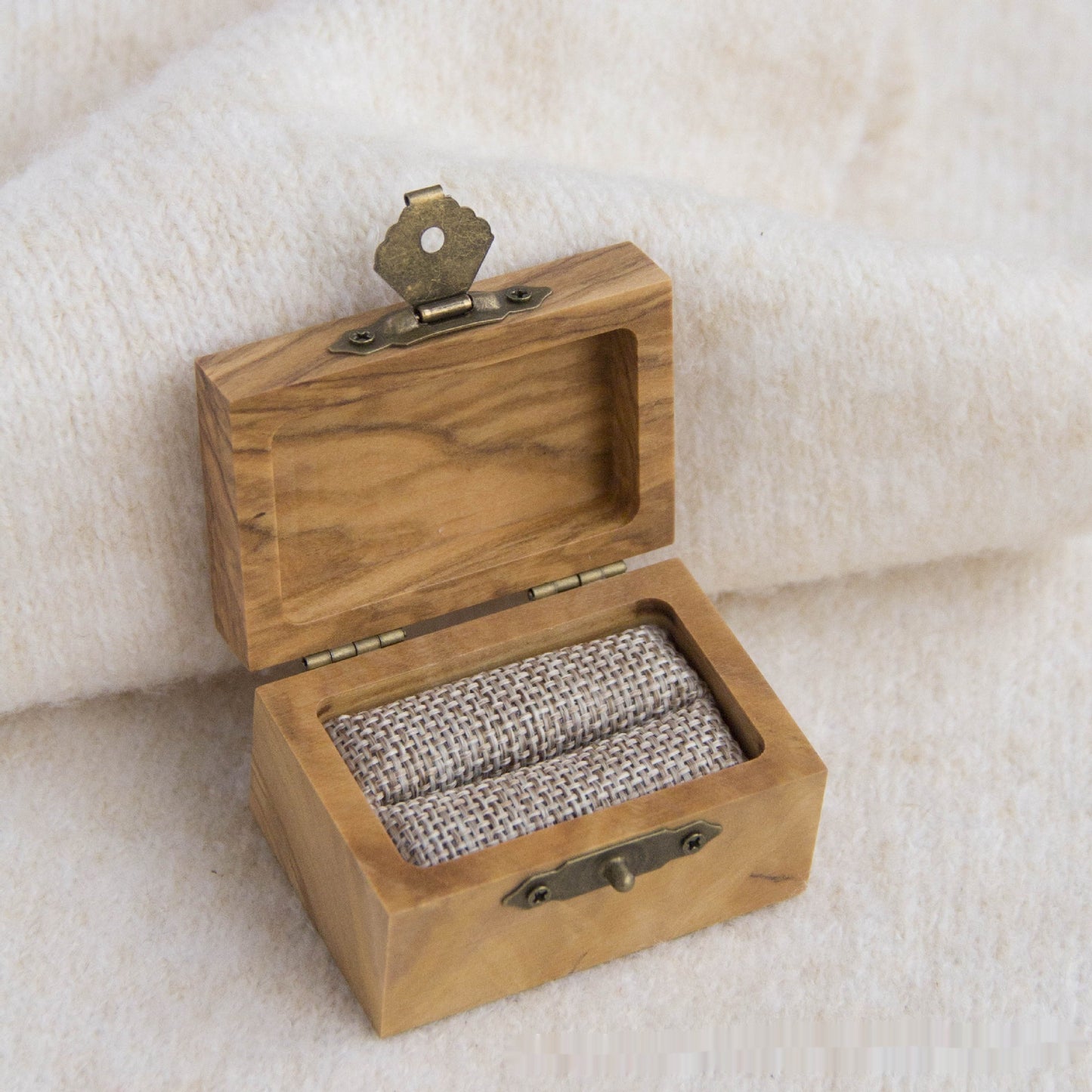 Vintage Acacia Wood Ring Box with Soft Lining – Rustic Handmade Jewelry Storage