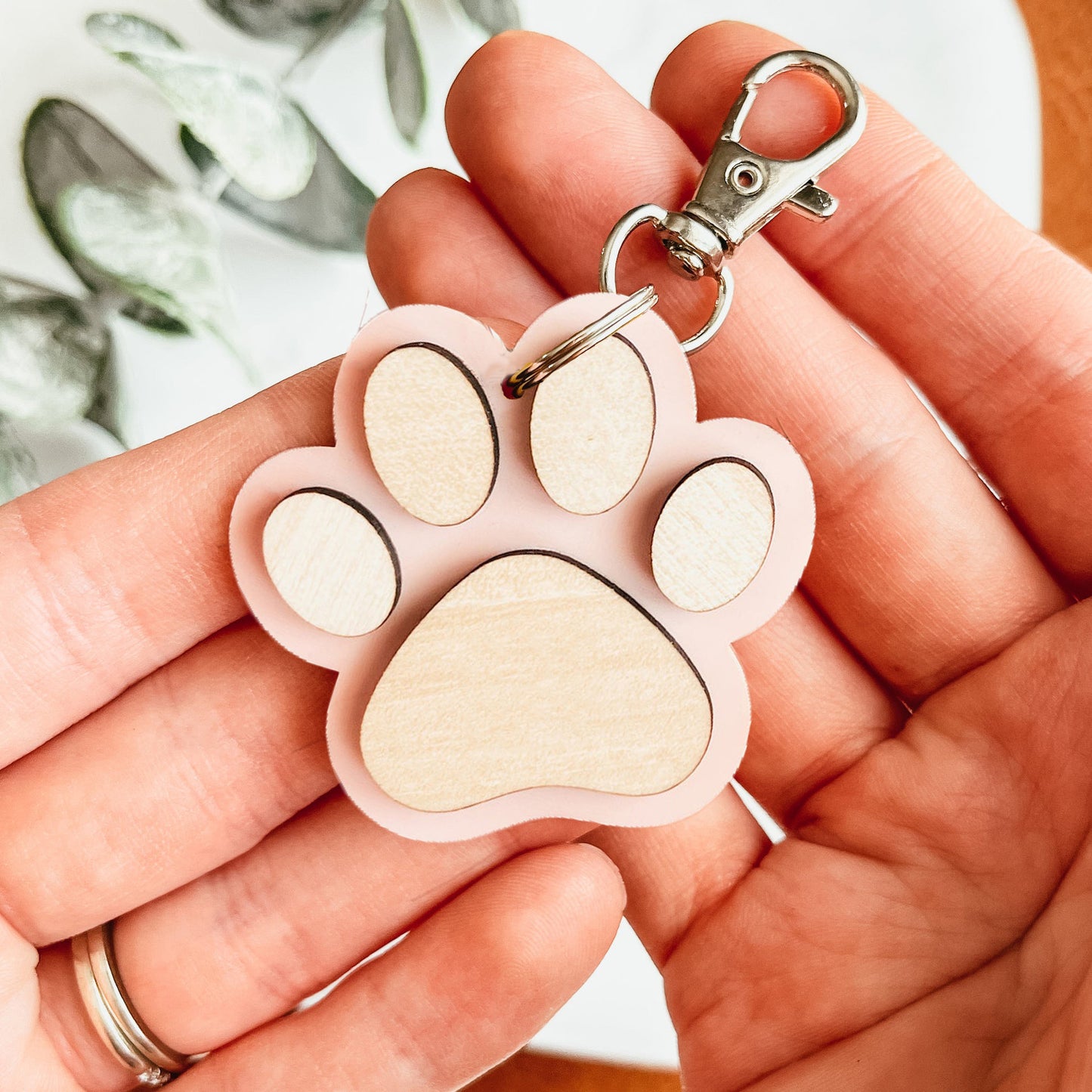 Boxwood Pendant Keychain – Mini Wooden Charm Accessory