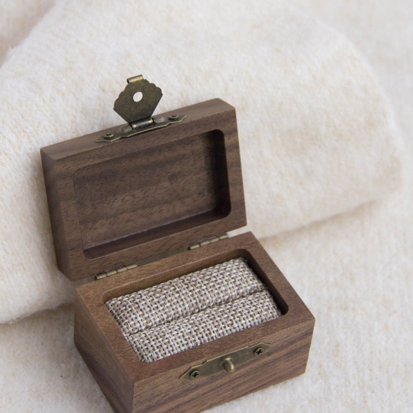 Vintage Acacia Wood Ring Box with Soft Lining – Rustic Handmade Jewelry Storage