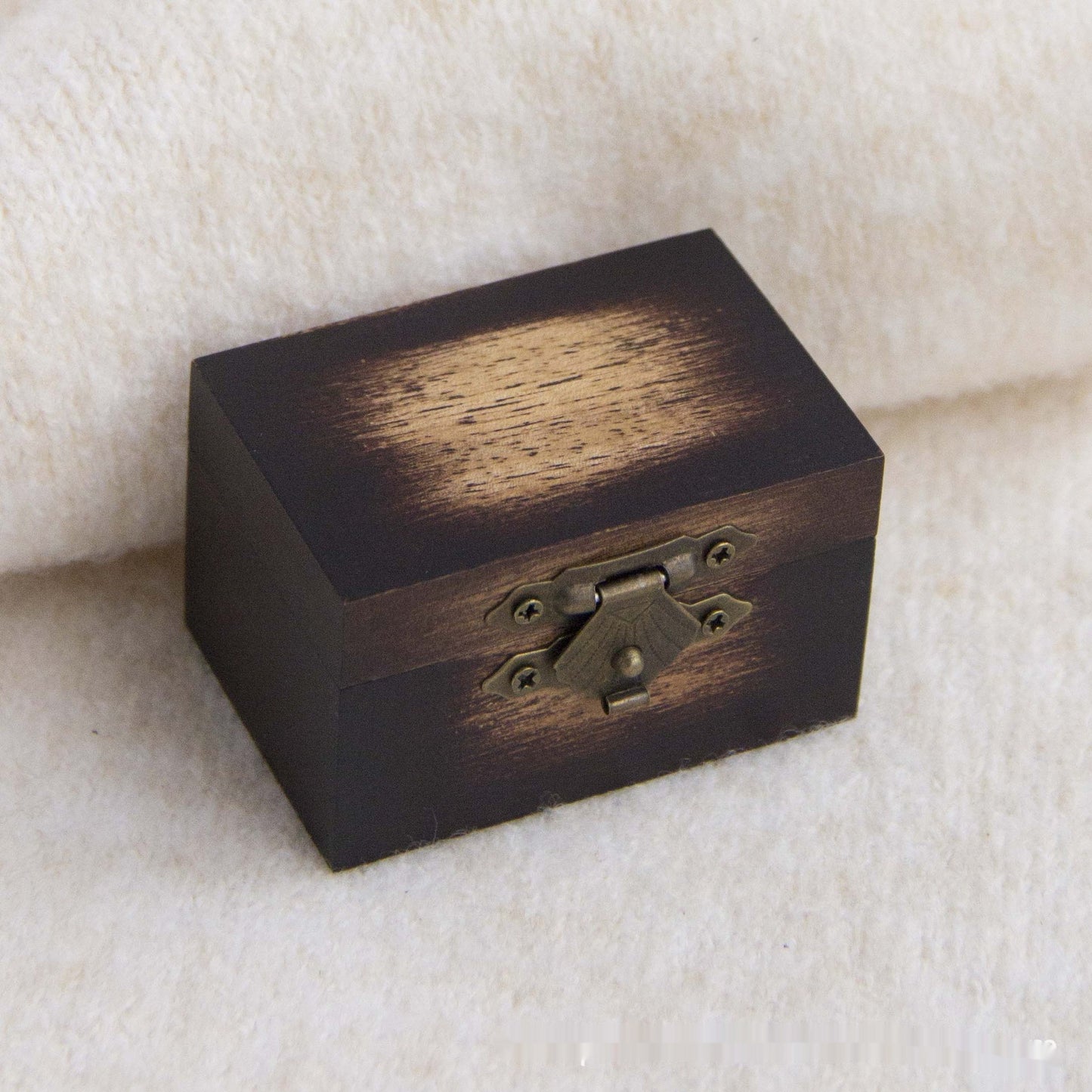 Vintage Acacia Wood Ring Box with Soft Lining – Rustic Handmade Jewelry Storage