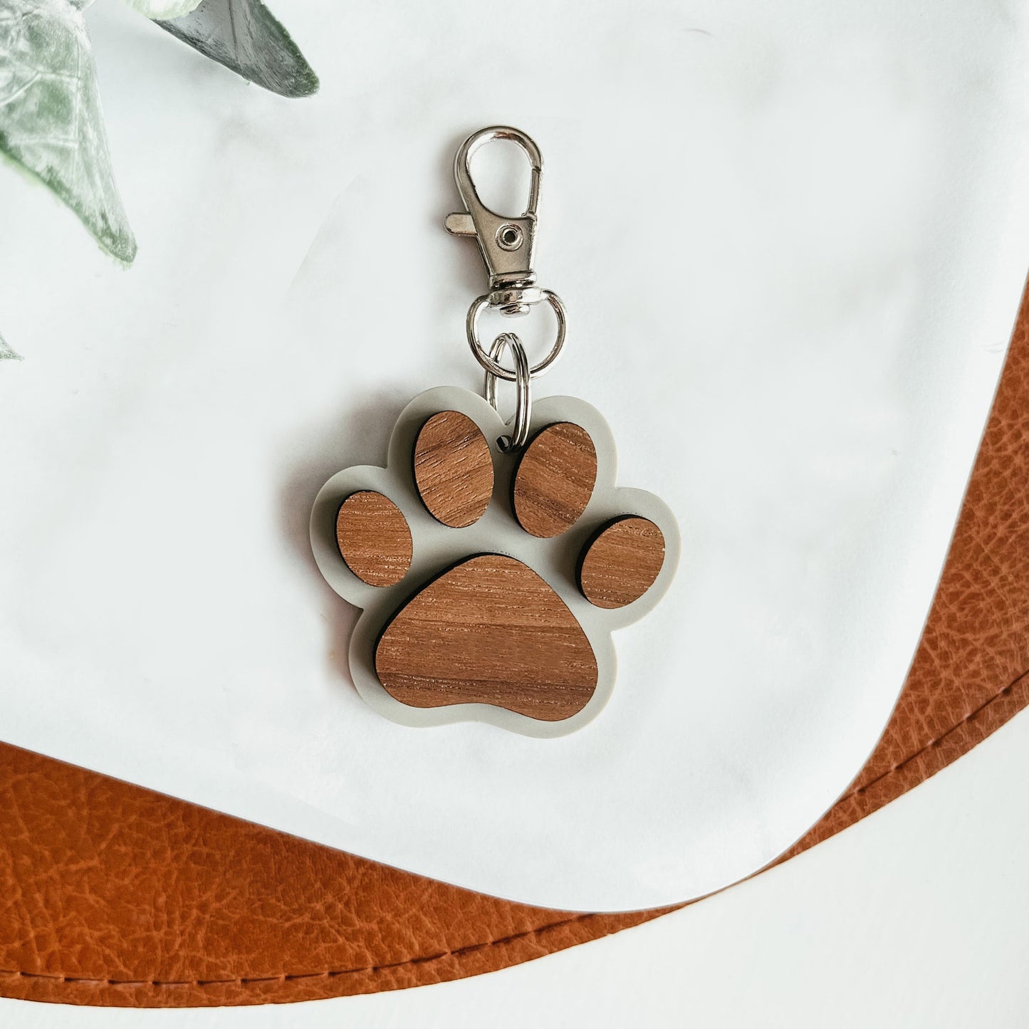 Boxwood Pendant Keychain – Mini Wooden Charm Accessory